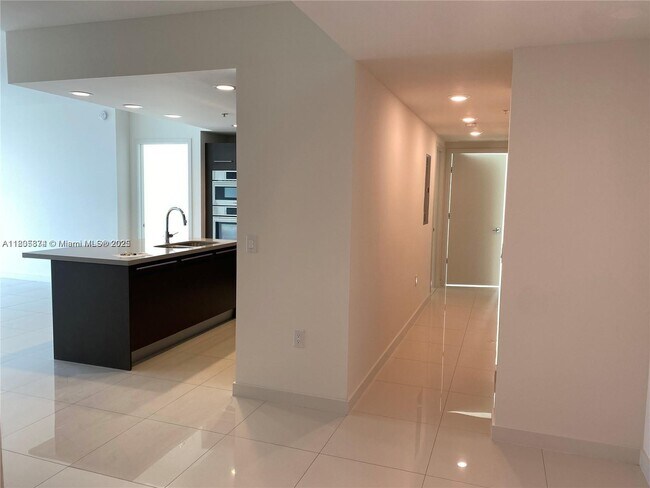 Foto del edificio - 7661 NW 107th Ave