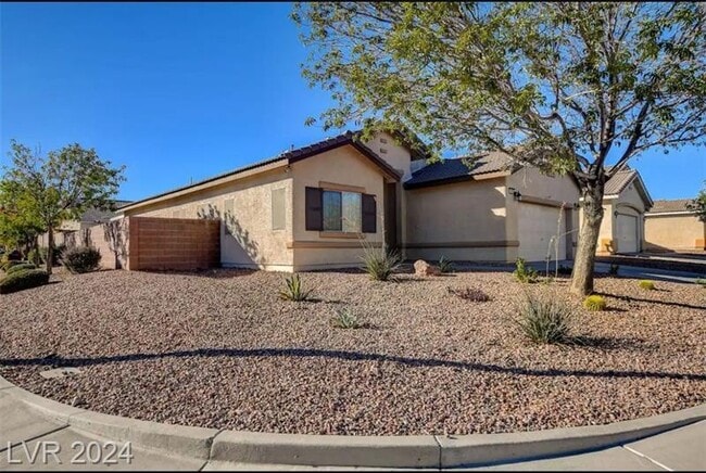Building Photo - Entertainment Paradise: Fully Equipped Home with Heated Pool and Spa!