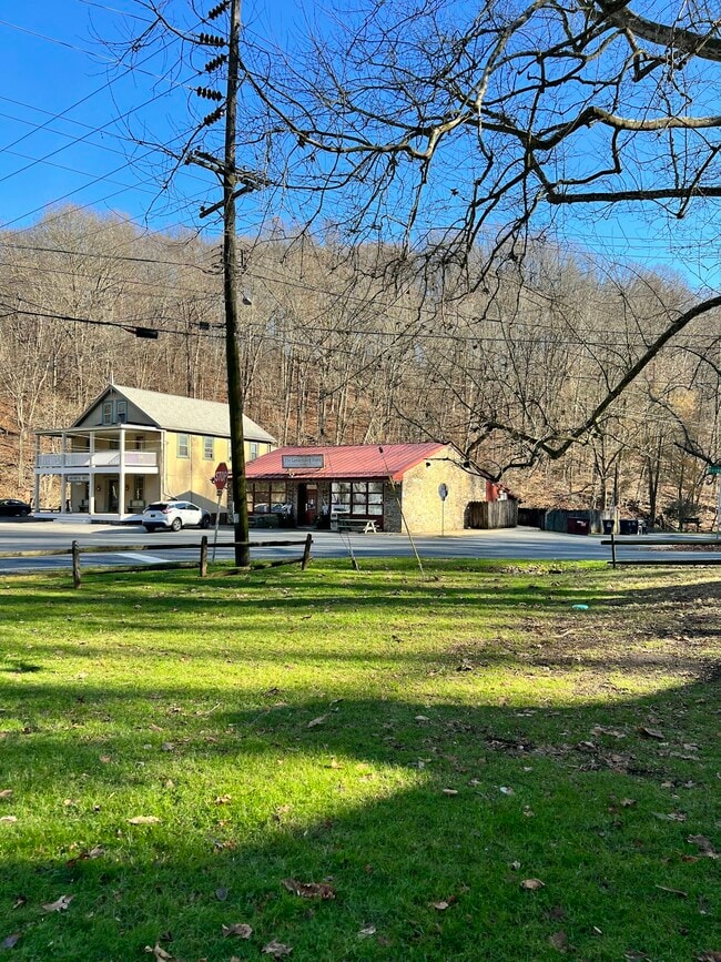Foto del edificio - 103 Mercer Mill Rd
