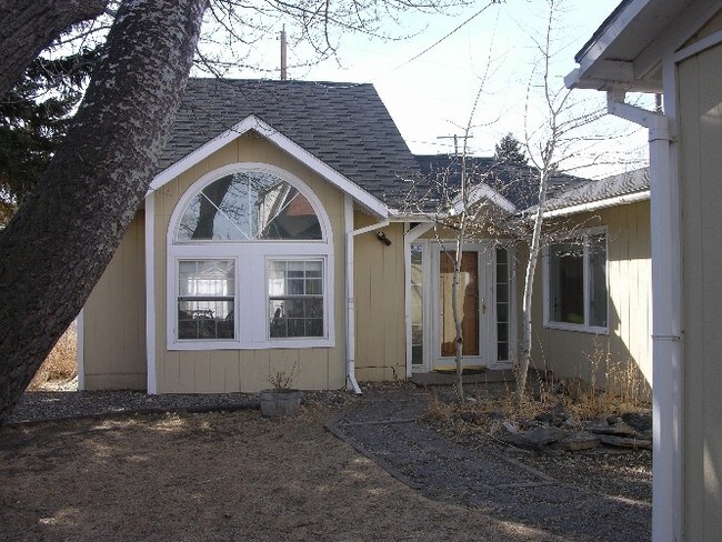 Building Photo - 113 N 6th St