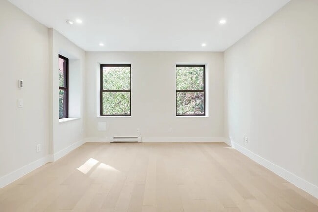 Building Photo - 239 E 33rd St