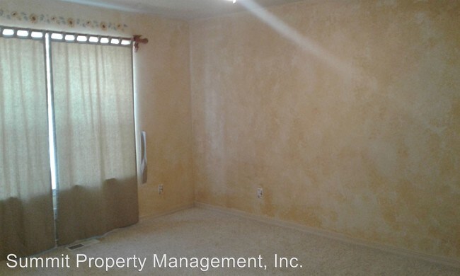 Building Photo - 2625 Highwood Dr