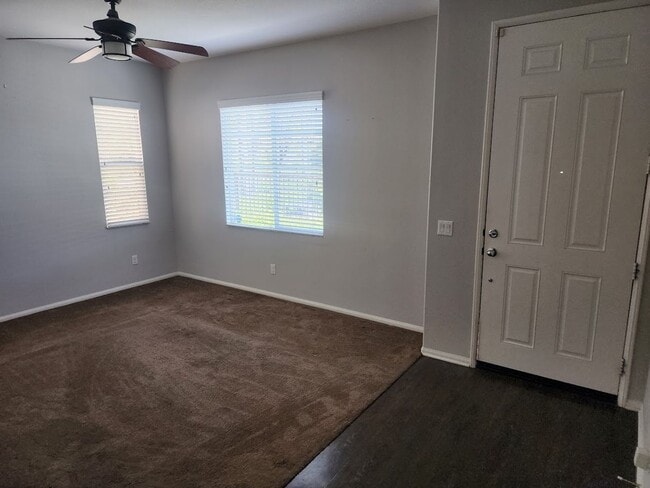 Building Photo - Murrieta 3 bed/2.5 bath Townhome with 2 Ca...