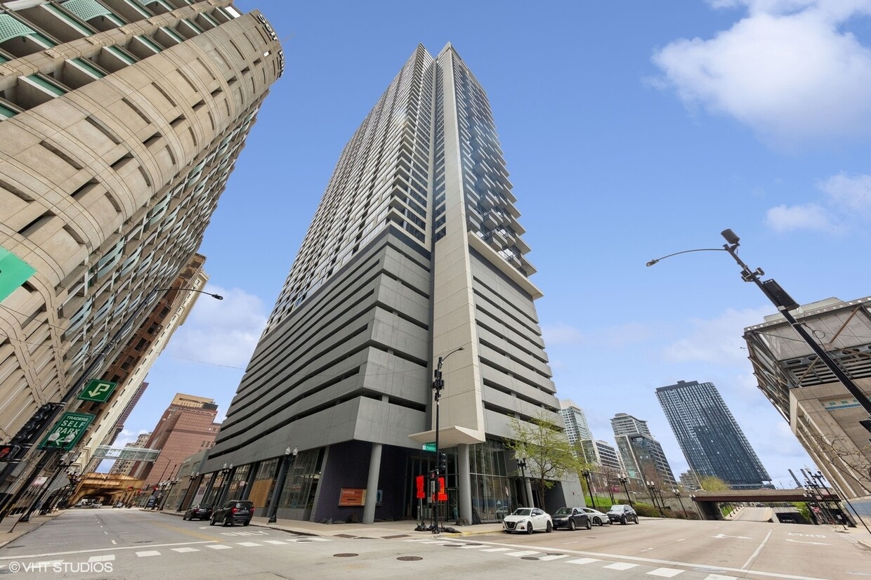 Primary Photo - 235 W Van Buren St