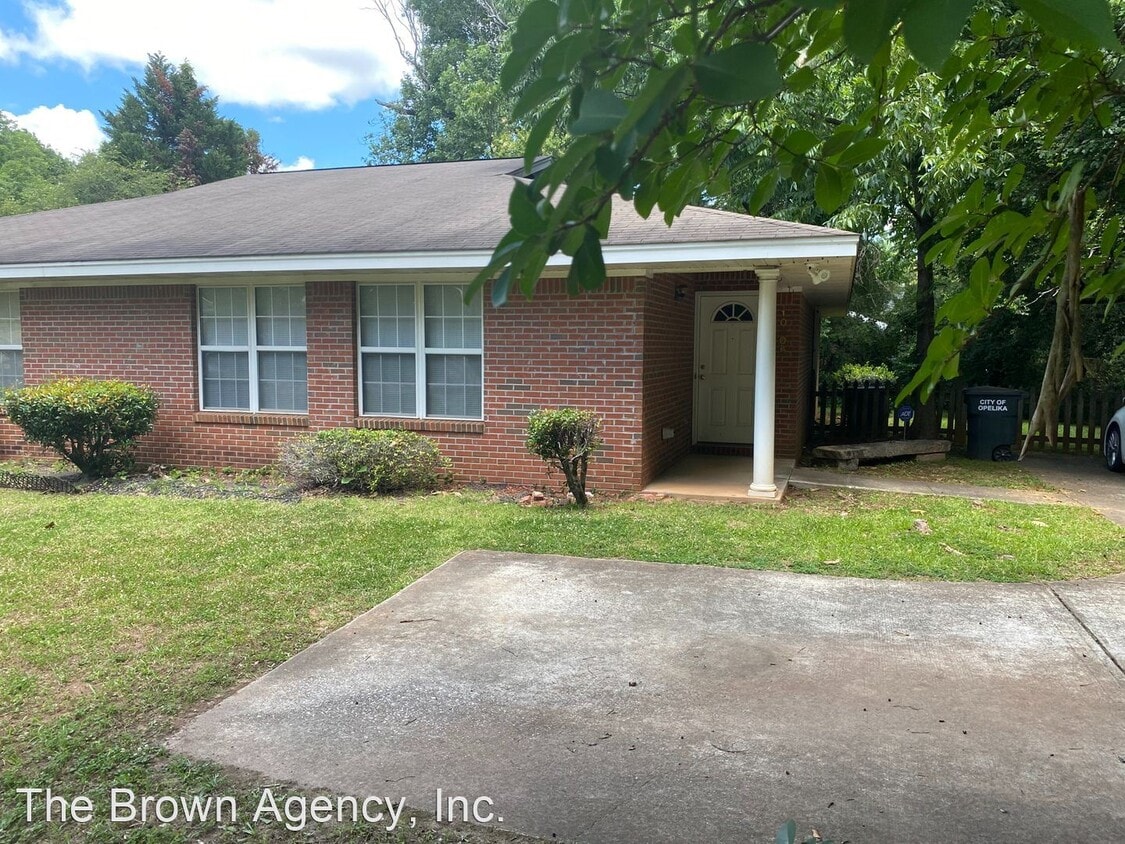 1020 Fitzpatrick Ave, Opelika, AL 36801 Room for Rent in Opelika, AL