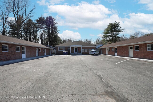 Foto del edificio - 14311 US-9W