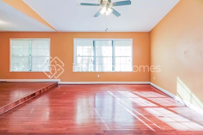 Foto del edificio - 765 Ryanwood Dr
