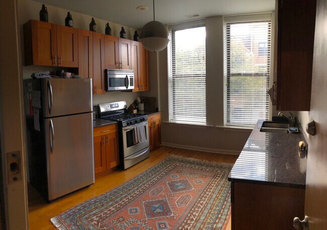 Building Photo - 1658 W Belmont Ave