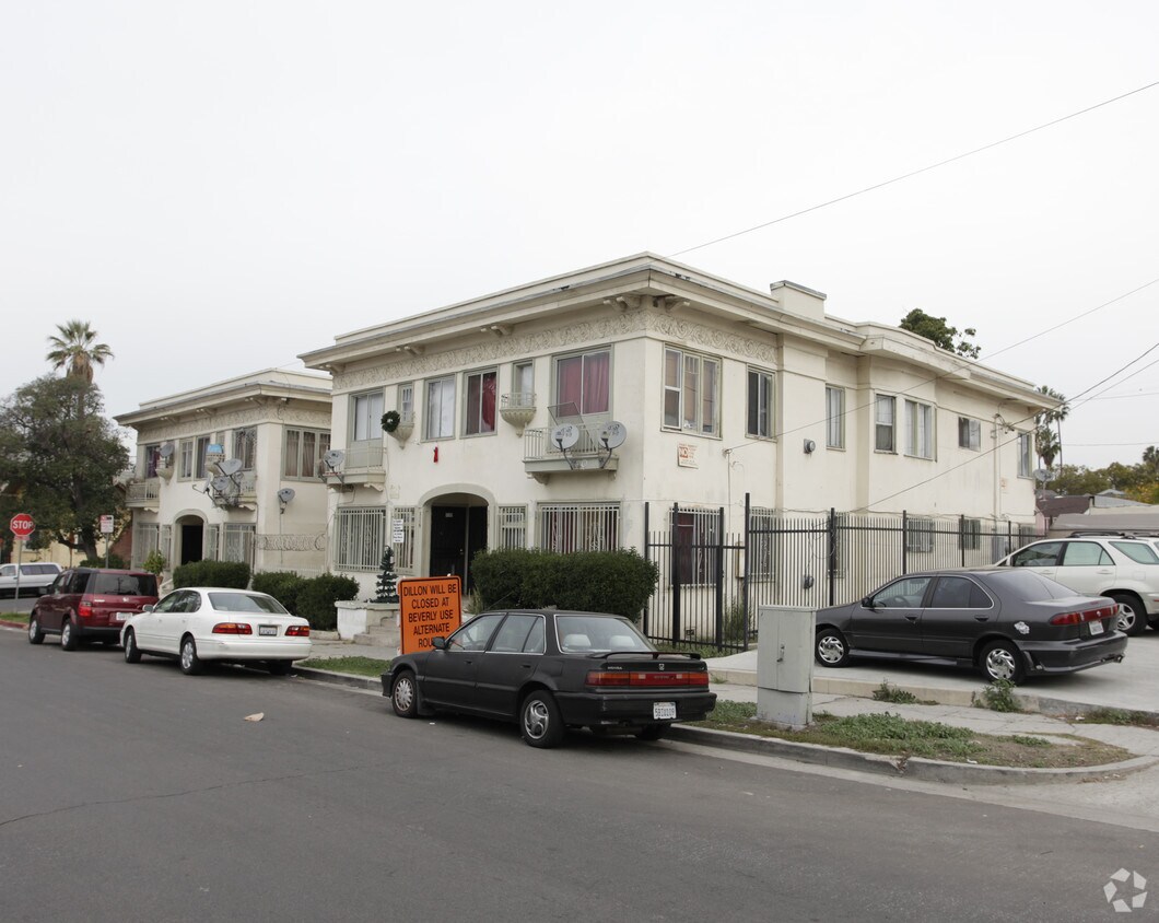 Foto principal - 3117-3125 W 2nd St