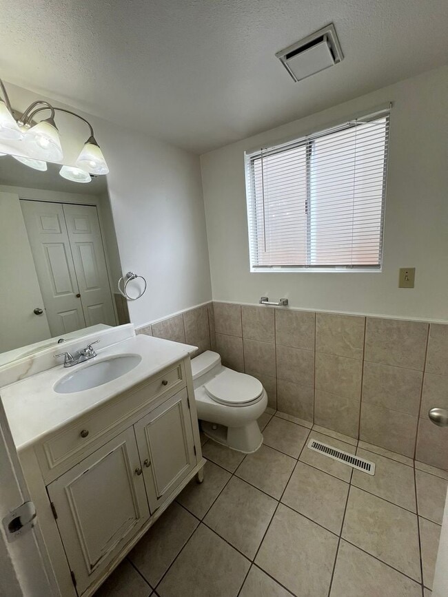 Building Photo - $2,295.00 / month - 1736 Round Mountain Ci...