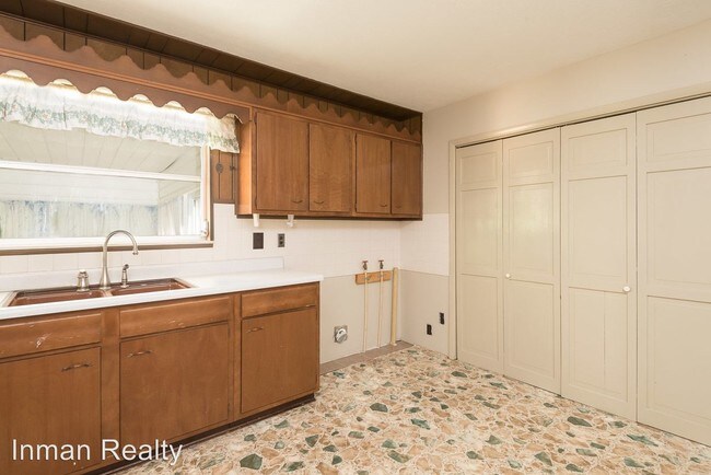 Building Photo - 2 br, 1.5 bath House - 1940 Harris Rd