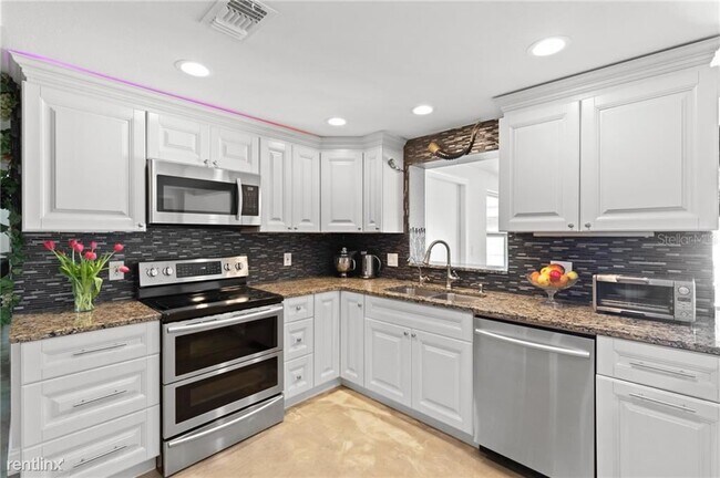 Foto del edificio - 4 br, 2 bath House - 9086 Walsingham Rd