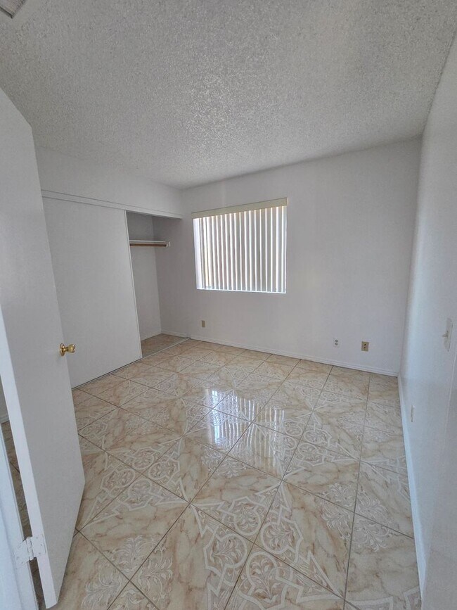 Foto del edificio - 1192 Pleasant Brook St