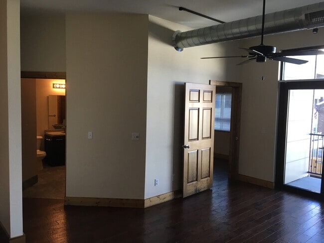 Building Photo - 305 S Campbell Ave