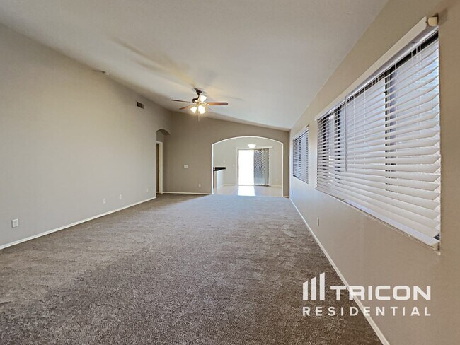 Foto del edificio - 25683 W St Kateri Dr