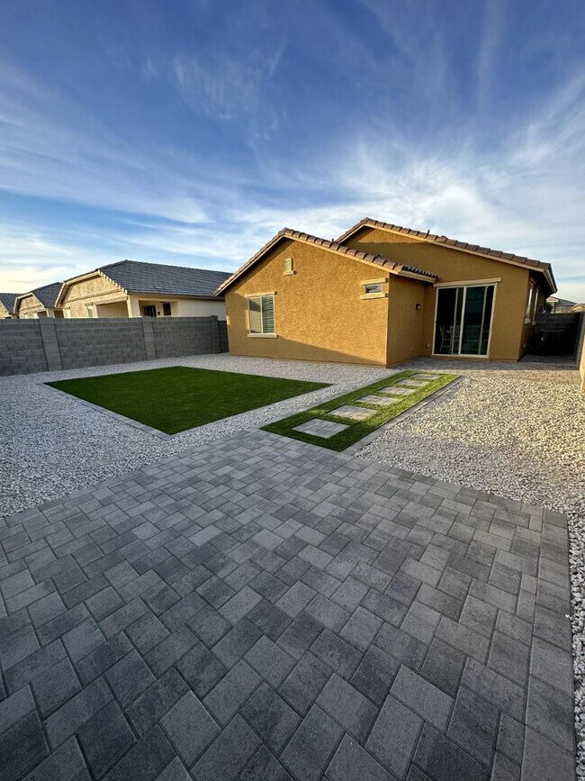 Building Photo - 17939 W Villa Chula Ln