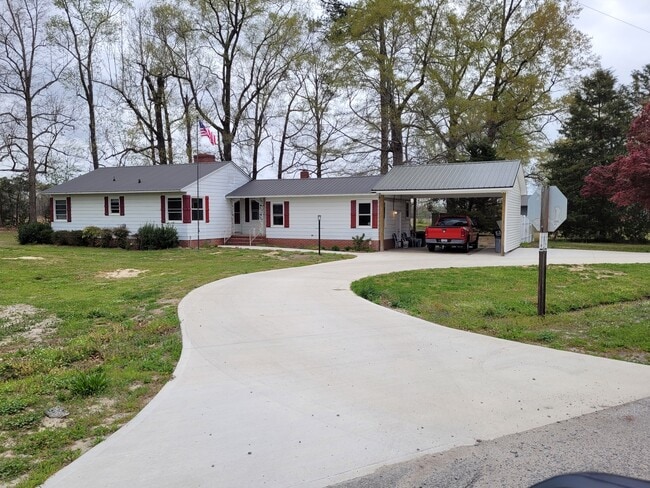 Building Photo - 4926 Pinevilla St