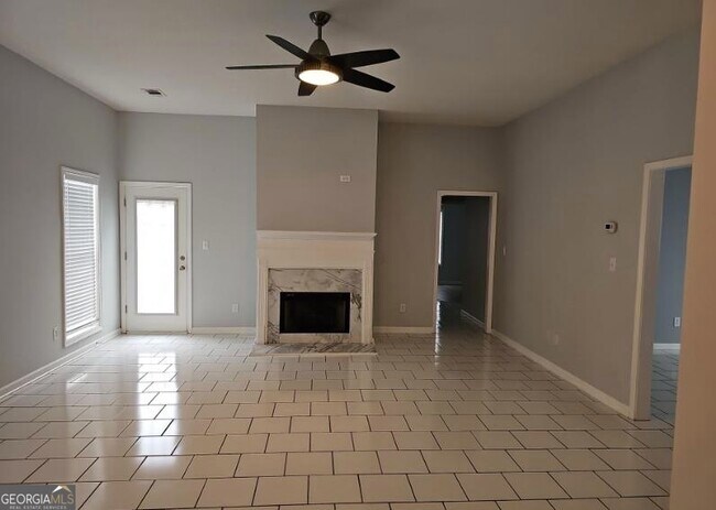 Building Photo - 245 Courtyard Dr