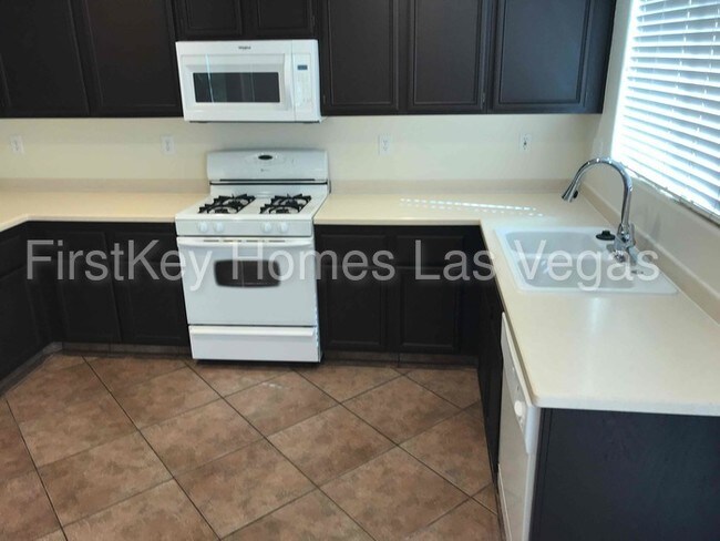 Building Photo - 11745 Villa Malaparte Ave