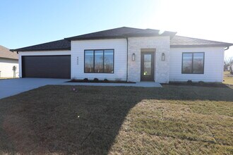 Building Photo - 4400 Kingston Heath Dr