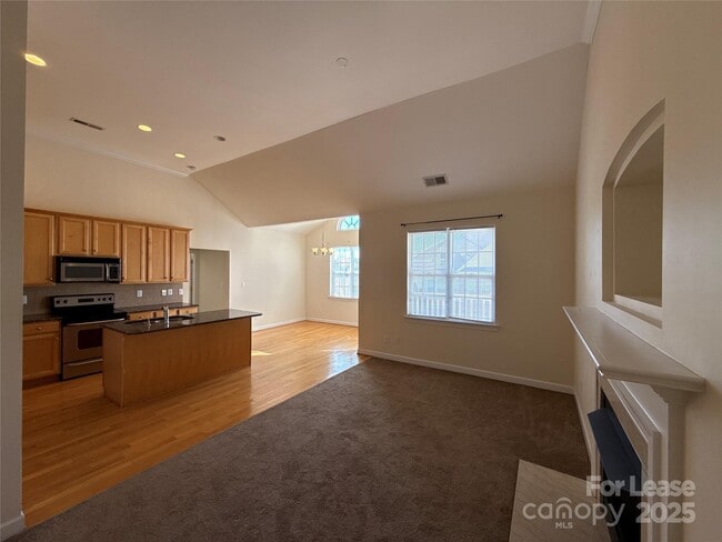 Foto del edificio - 15513 Goosefoot St