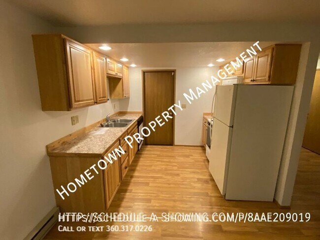Building Photo - Adorable 3 Bedroom 1.5 Bath Townhouse in L...