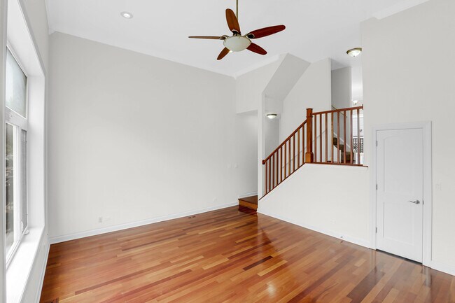 Foto del edificio - 4879 N Winthrop Ave