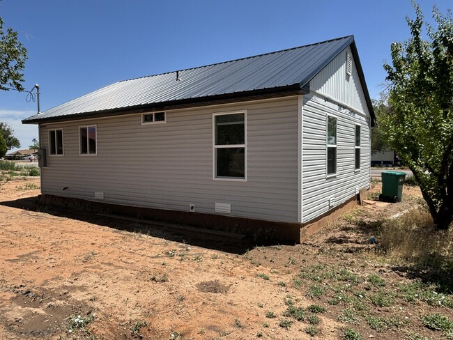 Building Photo - 93 E 400 S