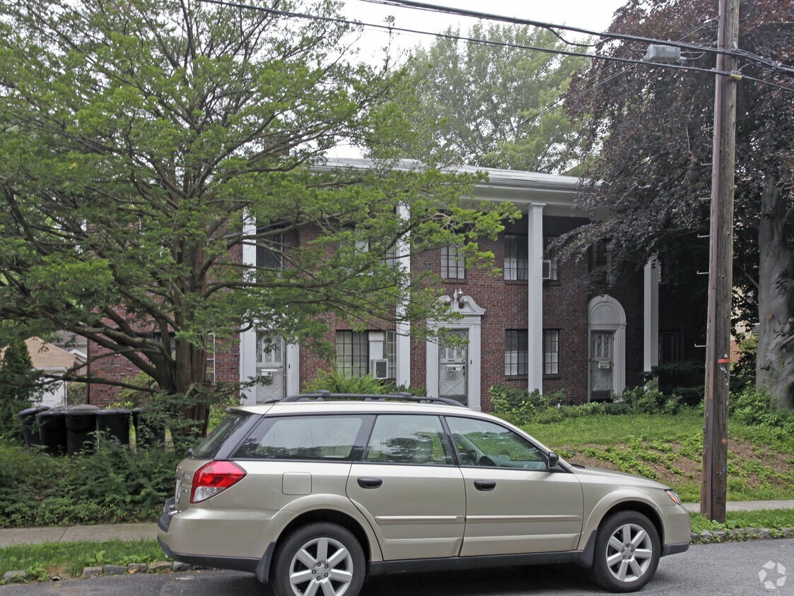 Primary Photo - 58 University Pl