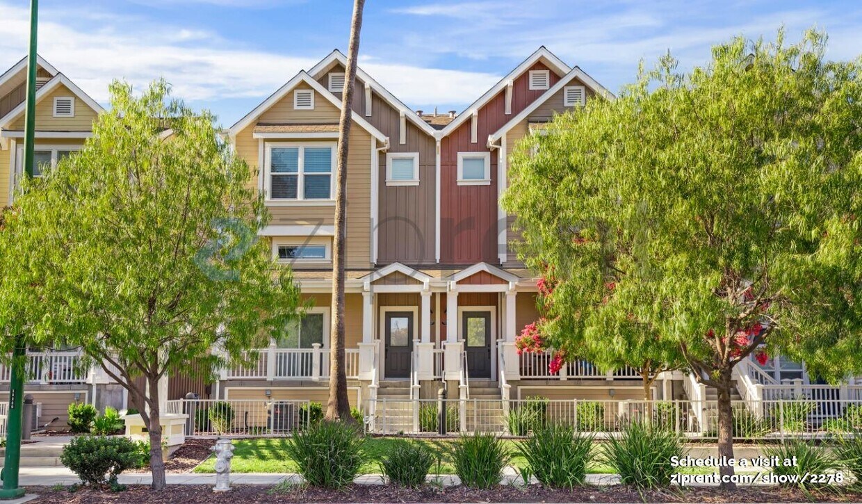 Foto principal - 1935 Newbury Dr