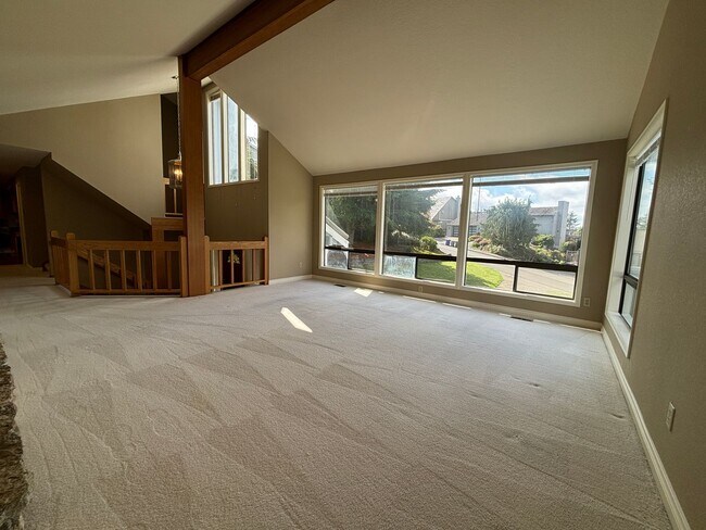Foto del edificio - Stunning 5-Bed Home with Panoramic City Vi...