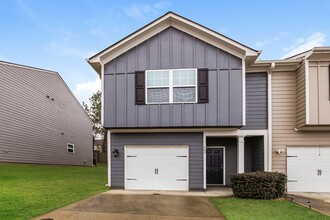 Building Photo - 402 Highwood Ln