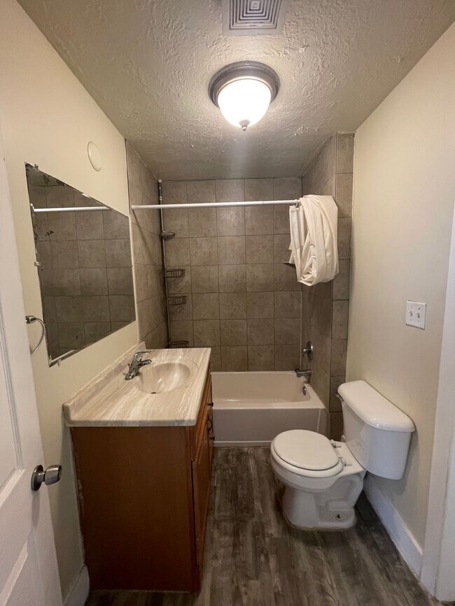 Foto del edificio - Liberty Park One Bedroom Single Family Home with Huge Yard