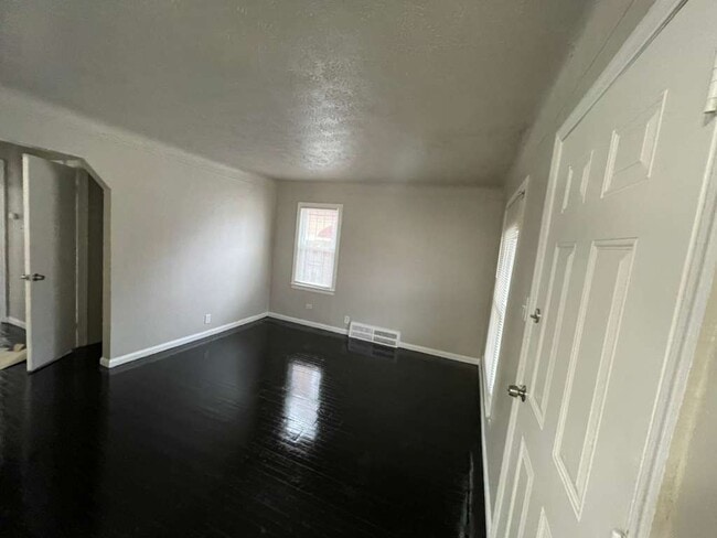 Building Photo - 18556 Kentfield St