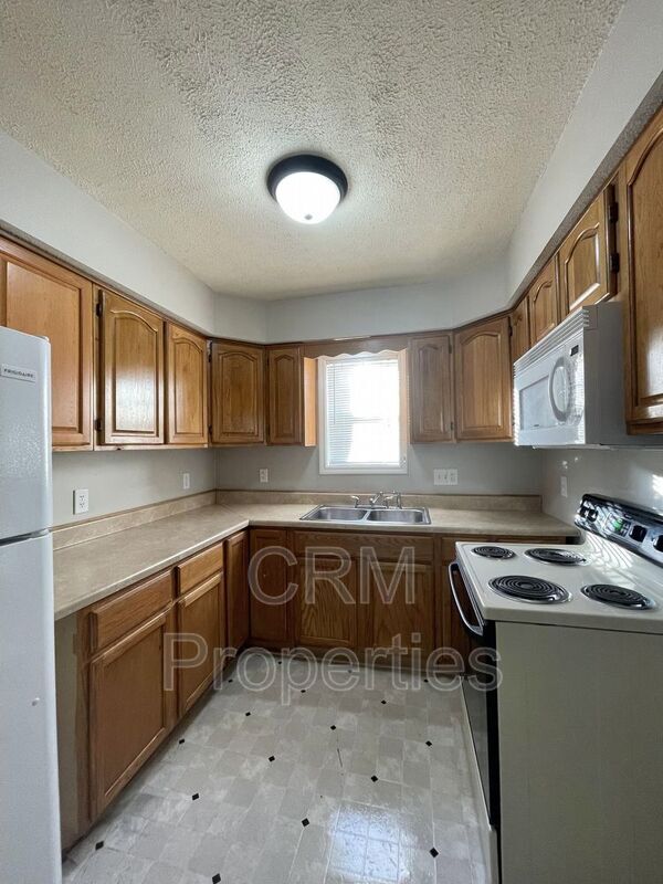 Building Photo - 1013 N Armstrong St
