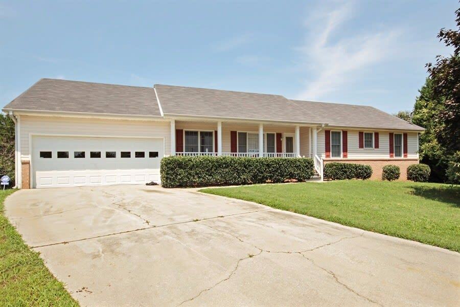 Primary Photo - 285 Meadow View Dr