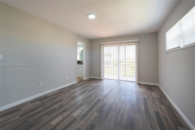 Building Photo - 4111 Stirling Rd