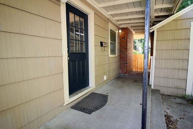 Building Photo - Totally Remodeled Gresham 3 Bed/1 Bath Hom...