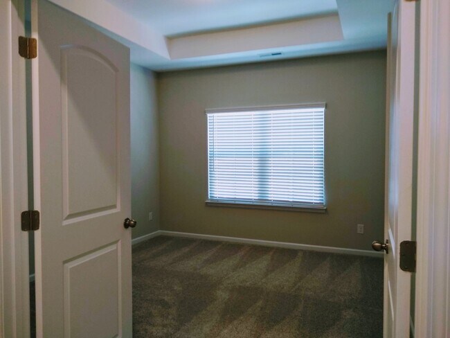 Foto del edificio - 2 bedroom town home next to Light Rail off...