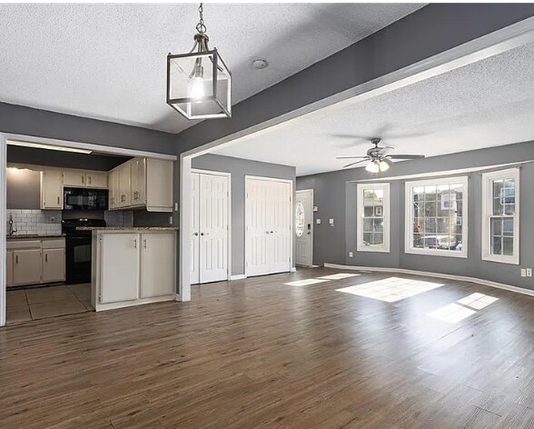 Foto del edificio - 14011 Dunbar Ct