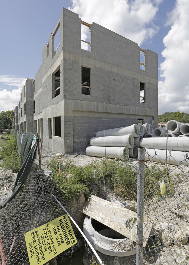 Building Photo - Aventura Village