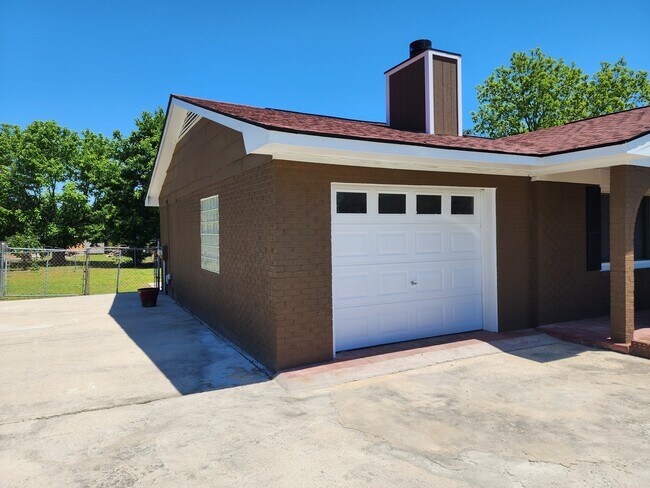 Foto del edificio - 2408 Crabtree Ct