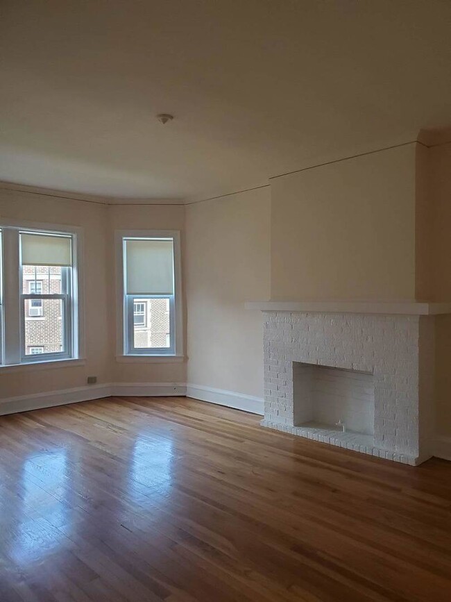 Building Photo - 2110 Sherman Ave