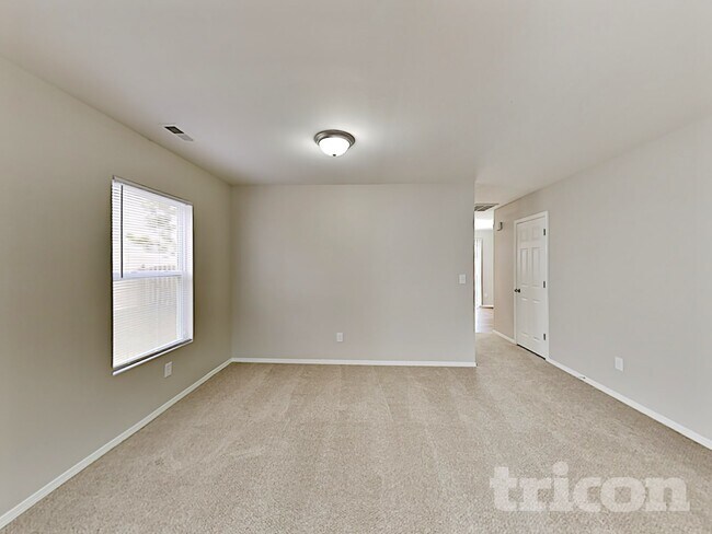 Building Photo - 4003 Larkhaven Village Dr