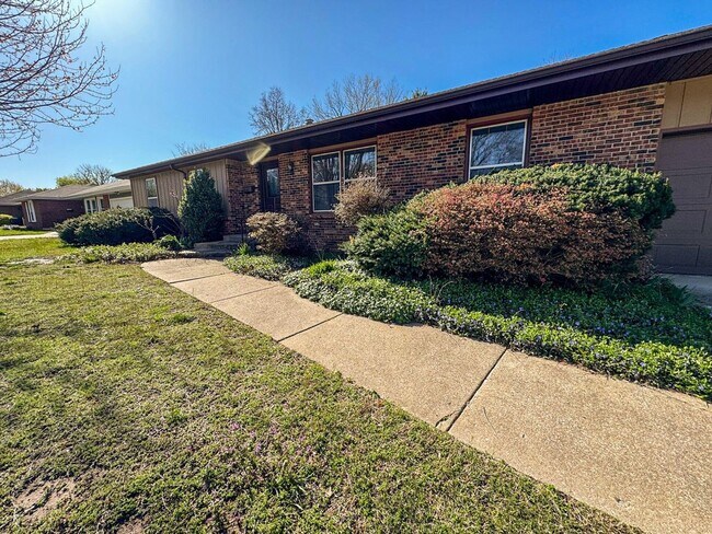 Foto del edificio - 4 Bed 3 Bath 2 Car Garage