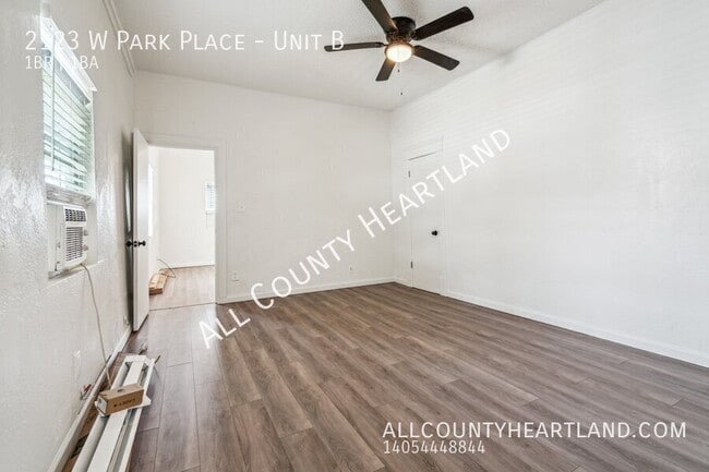 Building Photo - 2123 W Park Pl