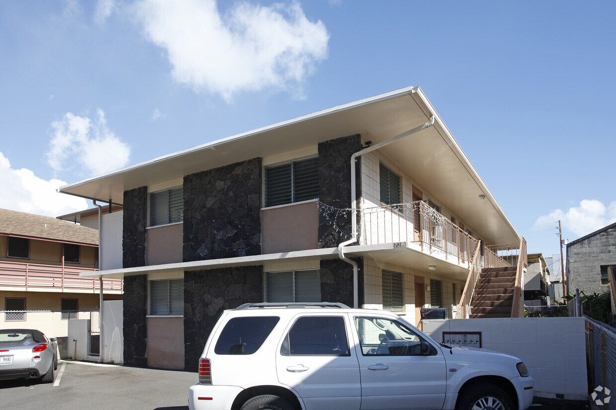 Building Photo - 725 Birch St
