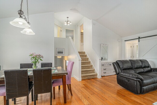 Interior del nivel principal - 7342 Cherry Ave