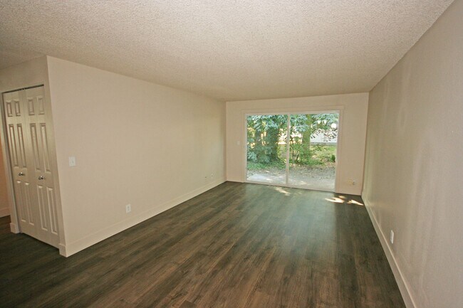 Foto del edificio - Remodeled unit in Hillsboro