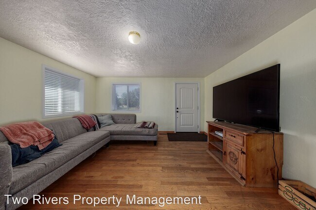 Building Photo - 3 br, 2 bath House - 1155 Pioneer Road
